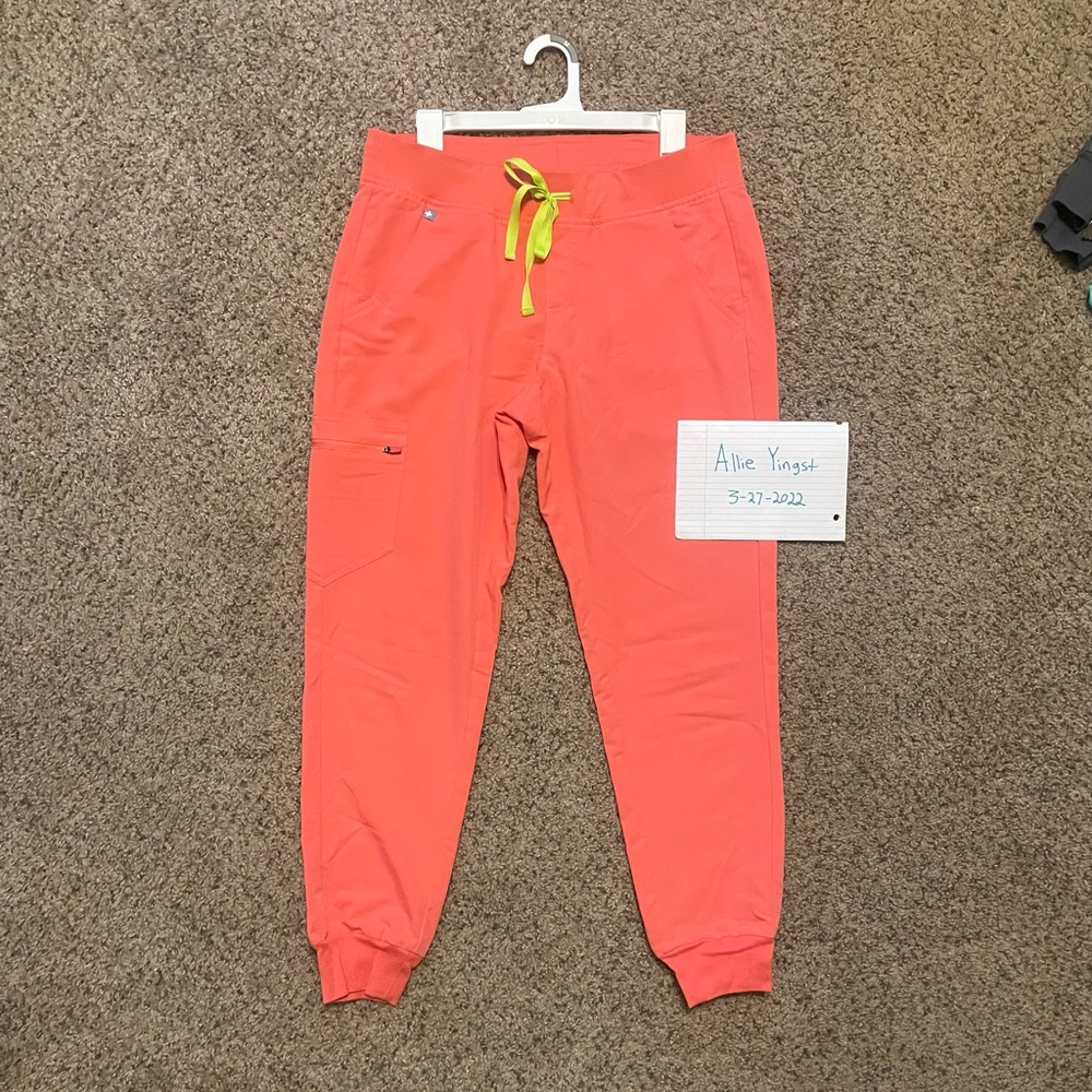 Figs Women’s size medium Zamora Jogger style Hot Coral Scrub Pants
